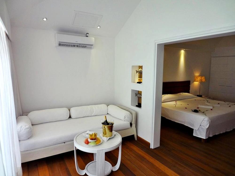 content/hotel/Diamonds Thudufushi Island/Accommodation/Junior Suite/DiamondsThudufushi-Acc-JuniorSuite-02.jpg